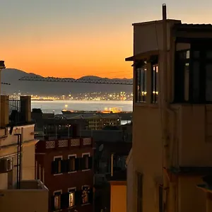 Apartment Sylvian Suites, Stylish And Comfortable, Sleeps 4, Gibraltar